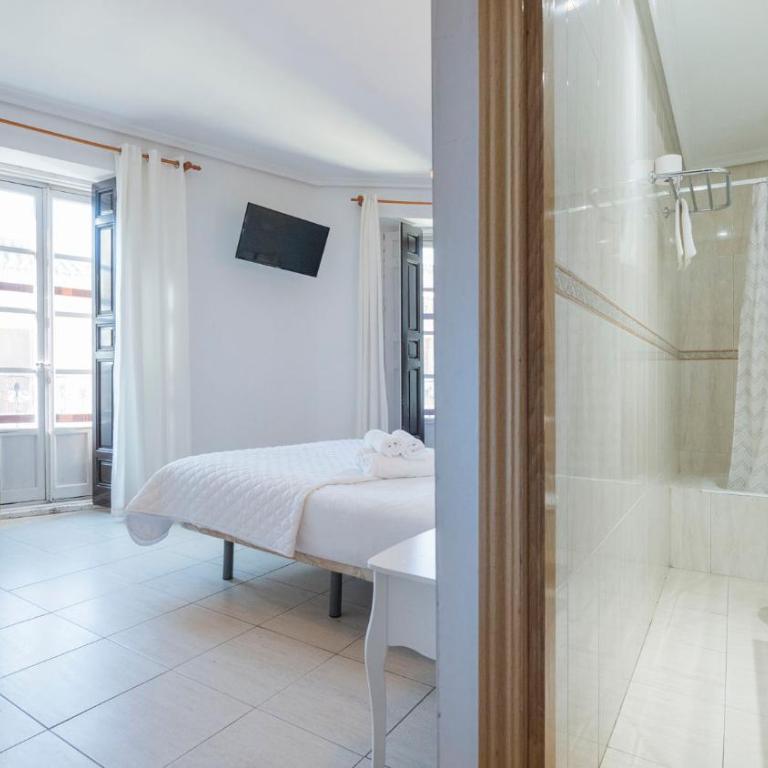 Hostal Centro - Habitación Doble con vistas a la ciudad - 1 o 2 camas - 3