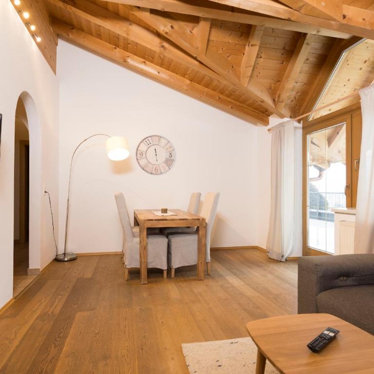 Appartements Huber - Apartment mit 1 Schlafzimmer, Balkon und Bergblick - 1