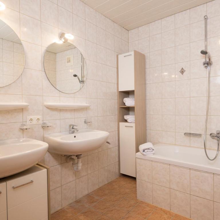 Appartements Huber - Apartment mit 1 Schlafzimmer, Balkon und Bergblick - 5