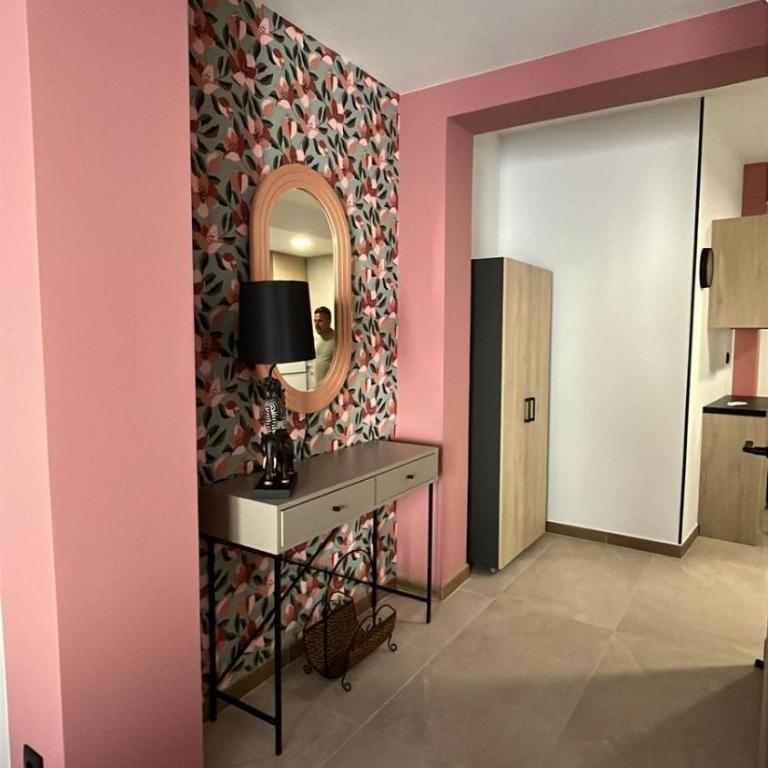 Chloe37 - Two-Bedroom Apartment - 12