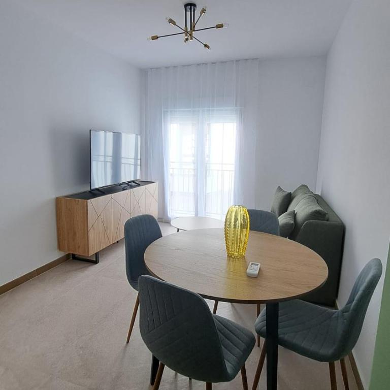 Chloe37 - Two-Bedroom Apartment - 7