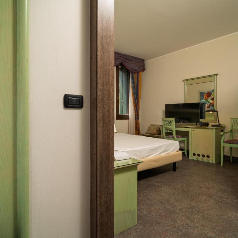 Hotel Donatello - Camera Matrimoniale/Doppia con Letti Singoli - 13