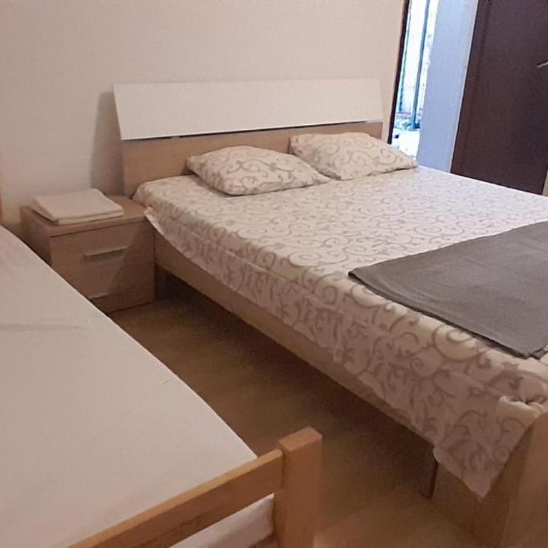 Airport Nikki Apartments - Basic Triple Room with Shared Bathroom - 2