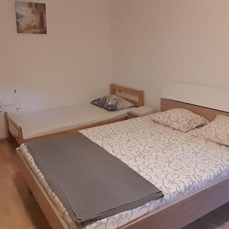 Airport Nikki Apartments - Basic Triple Room with Shared Bathroom - 3