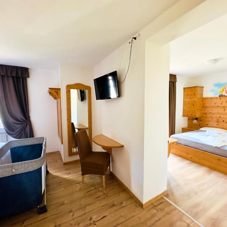 Alpen Family Hotel Someda - Camera Familiare con Balcone - 4