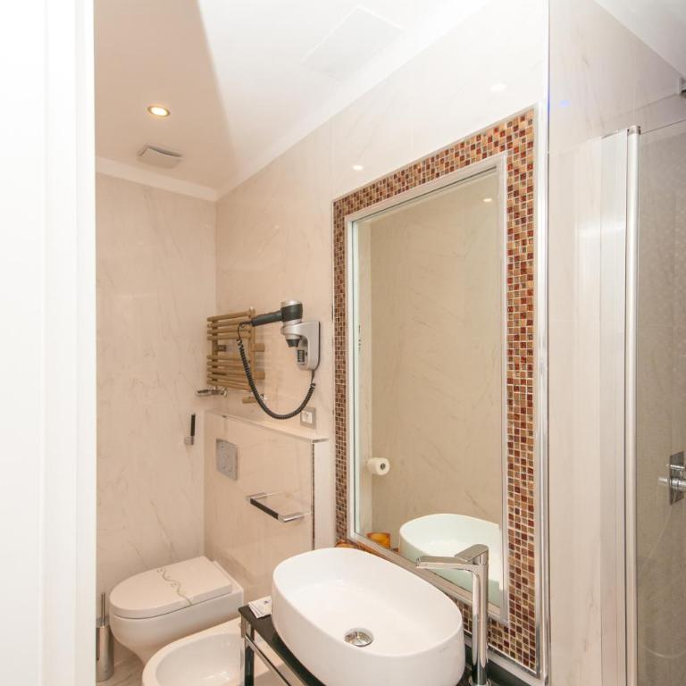 Vatican Relais Rome - Camera Matrimoniale con Letto Supplementare - 3