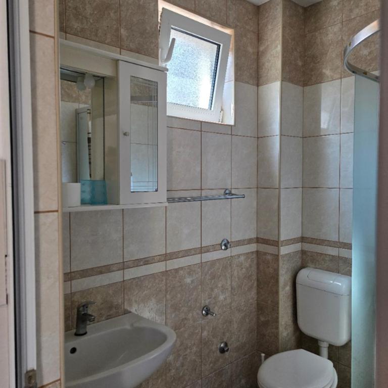 Apartments & Rooms Vuksanovic Ivana - Deluks Dvokrevetna Soba sa Bračnim Krevetom/Zasebnim Krevetima i Balkonom - 12