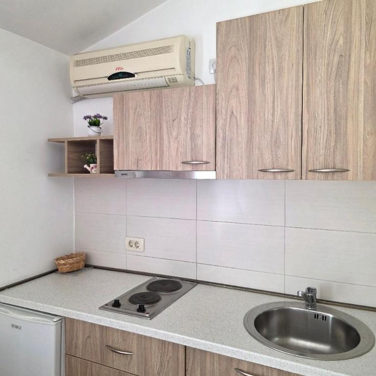 Apartments & Rooms Vuksanovic Ivana - Deluks Dvokrevetna Soba sa Bračnim Krevetom/Zasebnim Krevetima i Balkonom - 14