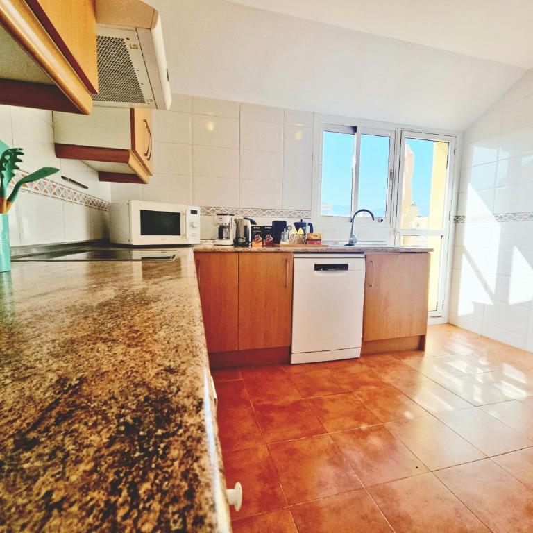 Bioparc ático muy amplio y soleado, cerca de la playa y centro, con parking y AC - Apartamento de 3 dormitorios - 17