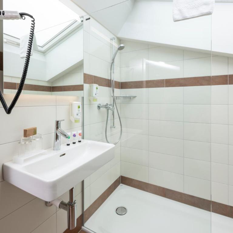 Derby Swiss Quality Hotel - Doppelzimmer im Dachgeschoss - 6