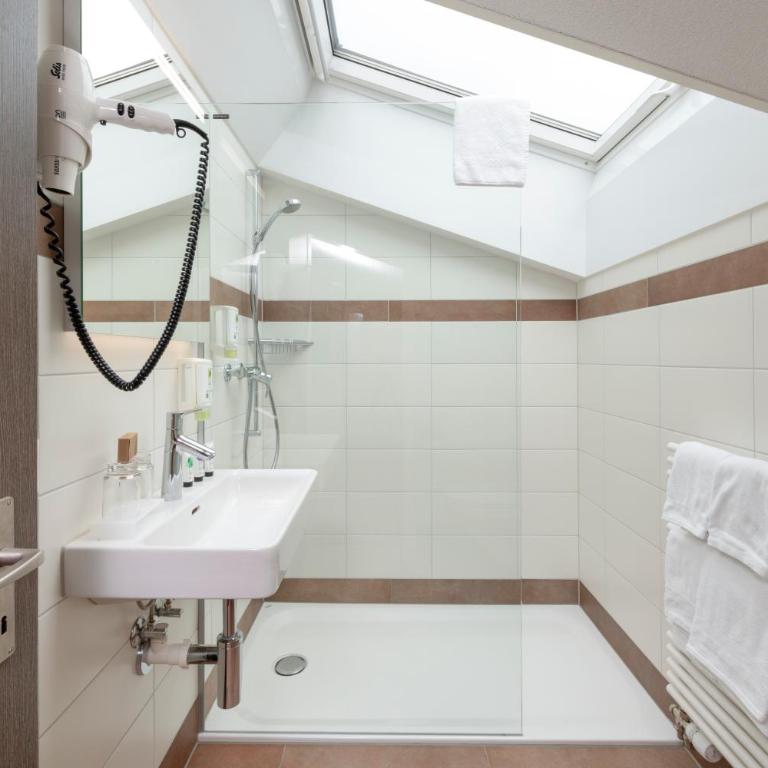 Derby Swiss Quality Hotel - Doppelzimmer im Dachgeschoss - 5