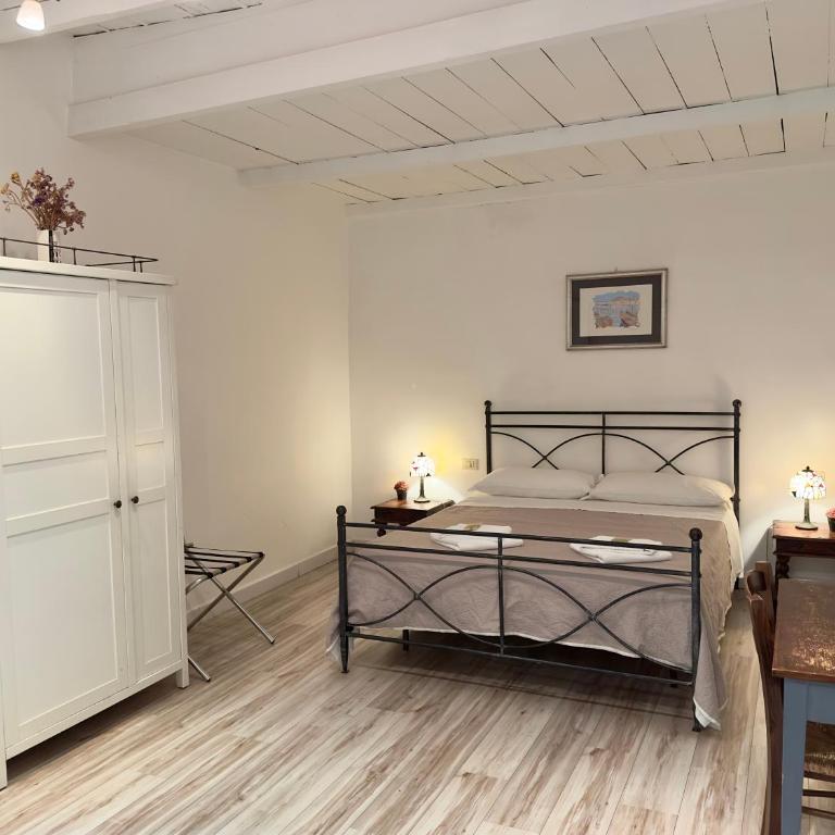 B&B Santi Quattro Al Colosseo - Camera Familiare - Dependance - 10