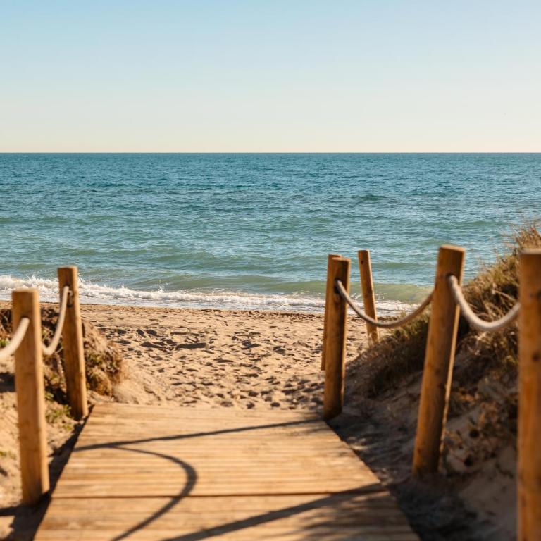 Holiday home, with sea views, south facing and close to the golf course and the beach, in Elviria Hills - Three-Bedroom Apartment - 61