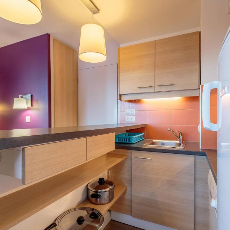 Appartement confortable avec balcon ensoleillé et parking couvert - Appartement 1 Chambre - 10