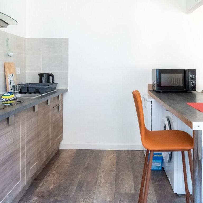 2 pièces - Clim - tram à 5' centre à 15' - Appartement 1 Chambre - 17