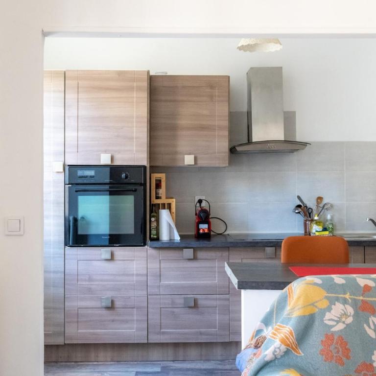 2 pièces - Clim - tram à 5' centre à 15' - Appartement 1 Chambre - 18