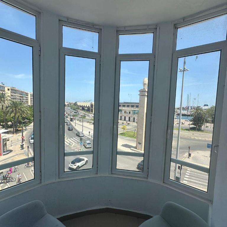 Amazinn Places Valencia Marina Real - Superior Apartment - 2