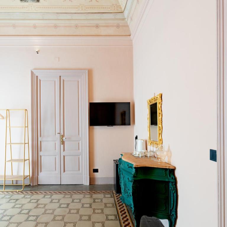 Gemma Luxury Apartments - Deluxe King Room - 13