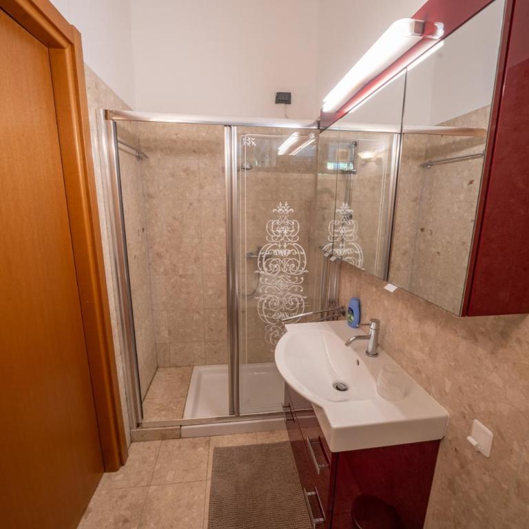 Exclusive Lake Garda Apartments with Pool and view - Appartement Deluxe - 17