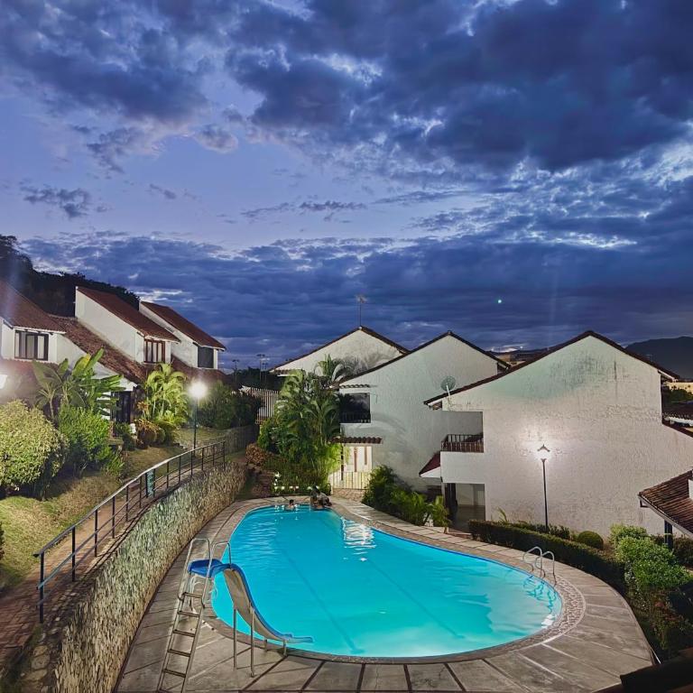 Tu casa con piscina en Girardot - Casa de 3 dormitorios - 12