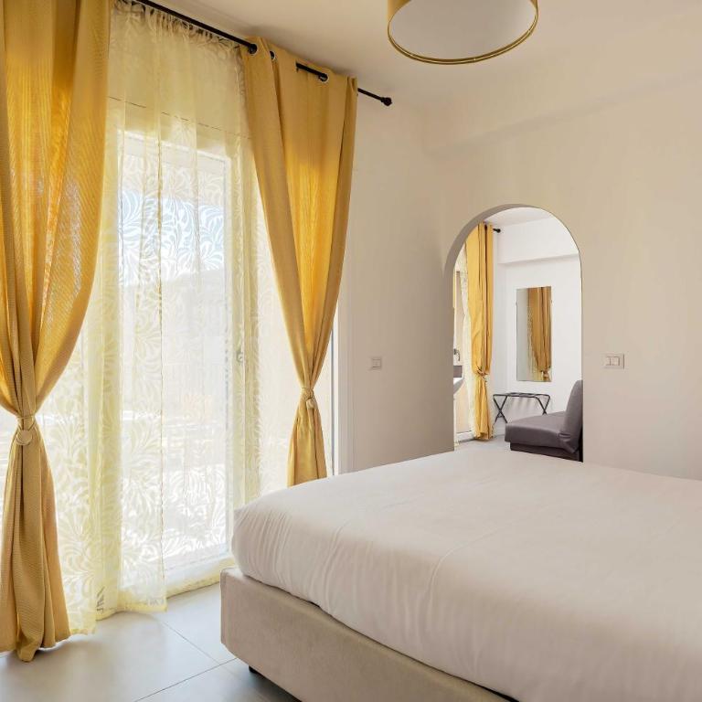 Actus Palace Rooms by Ghor - Camera Tripla con Balcone - 15