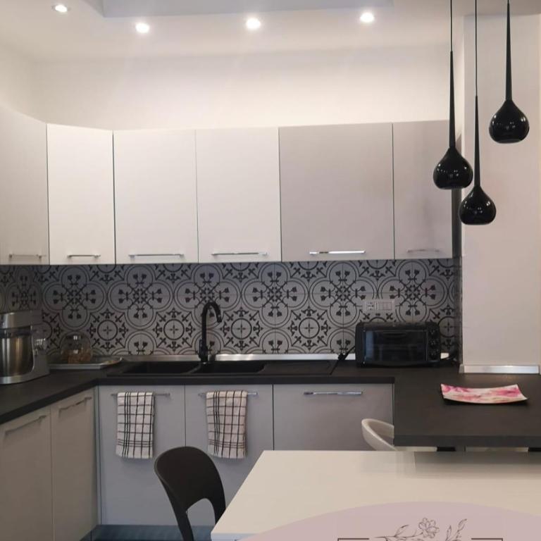 Casa Gurys - Appartamento Deluxe con 2 Camere da Letto e Balcone - 12