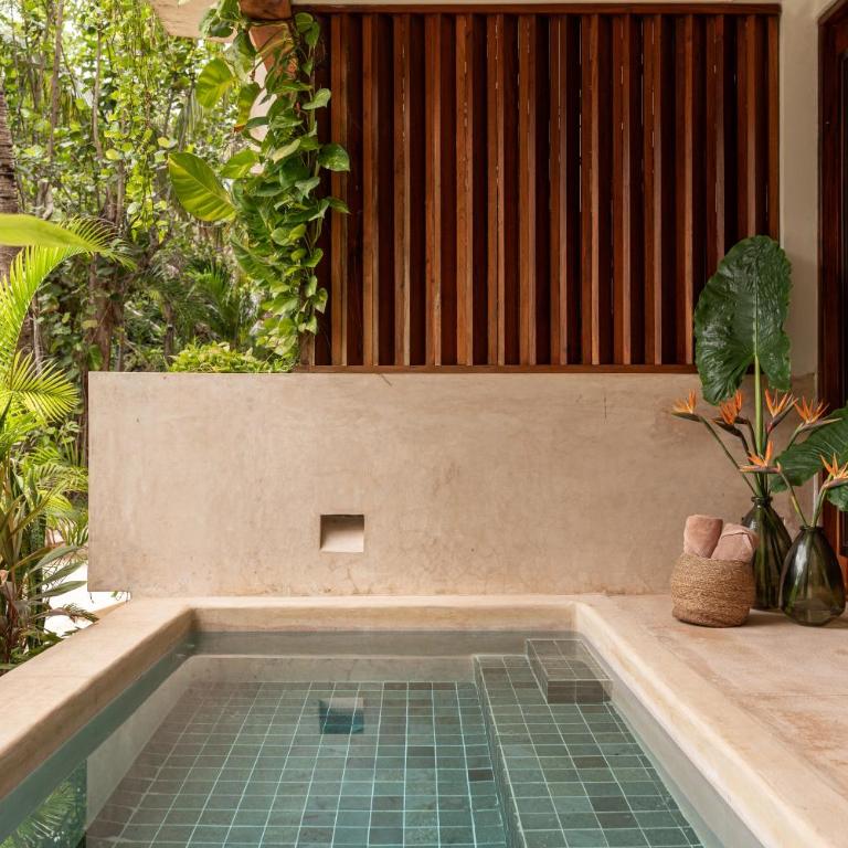 Villas Caracol - Suite con cama extragrande y vistas a la piscina - 3