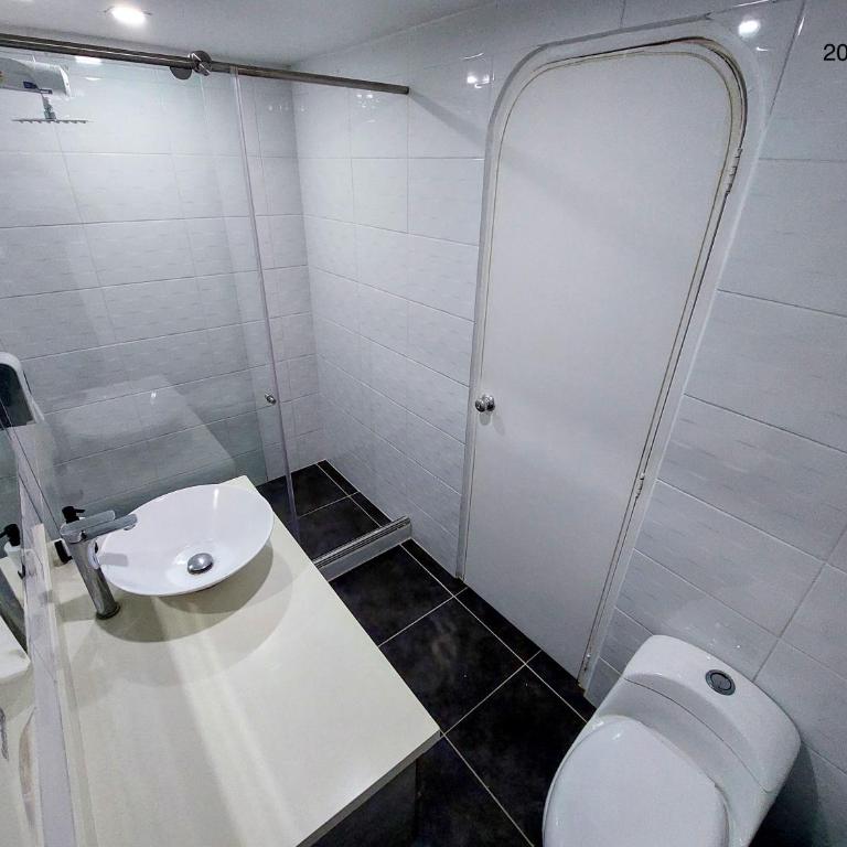 Casa Los Alpes - Twin Room with Shared Bathroom - 4