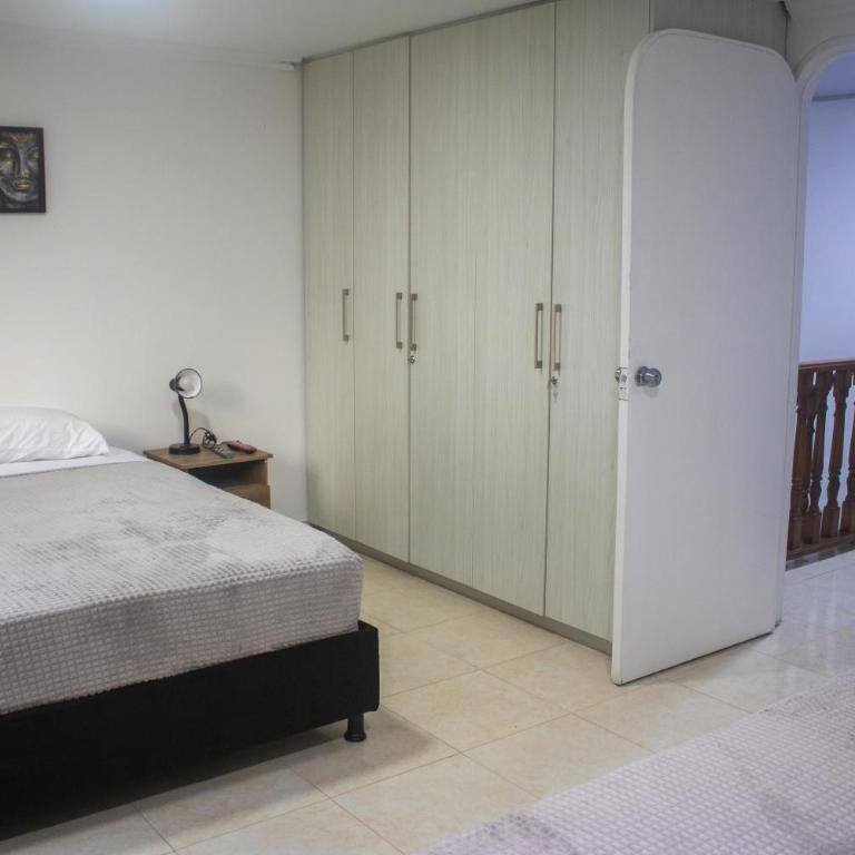 Casa Los Alpes - Twin Room with Shared Bathroom - 7