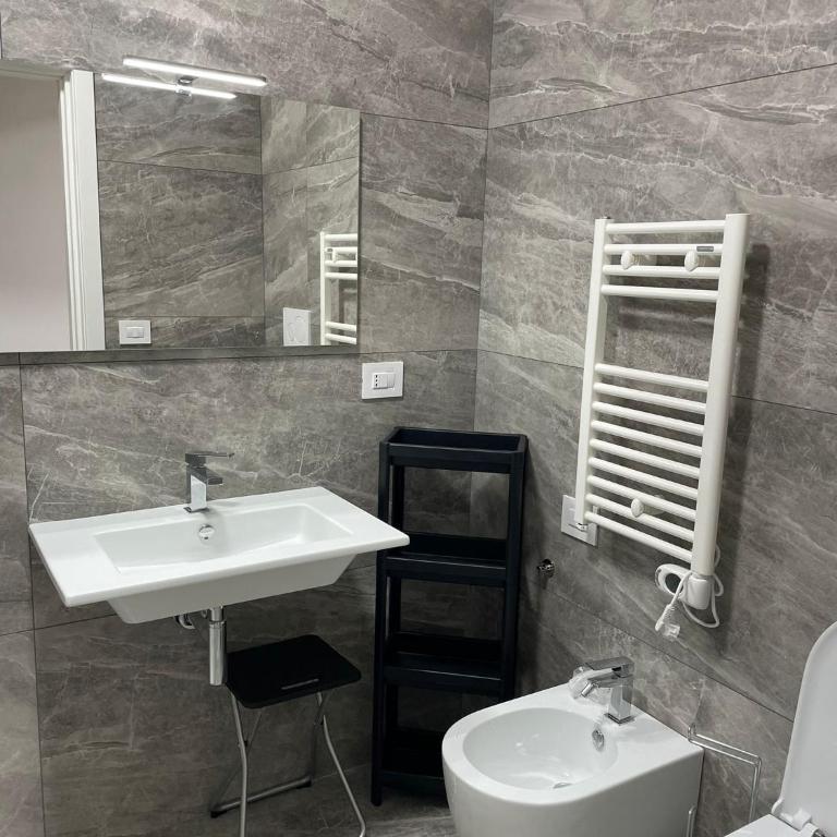 Rosabella Bovio - One-Bedroom House - 5