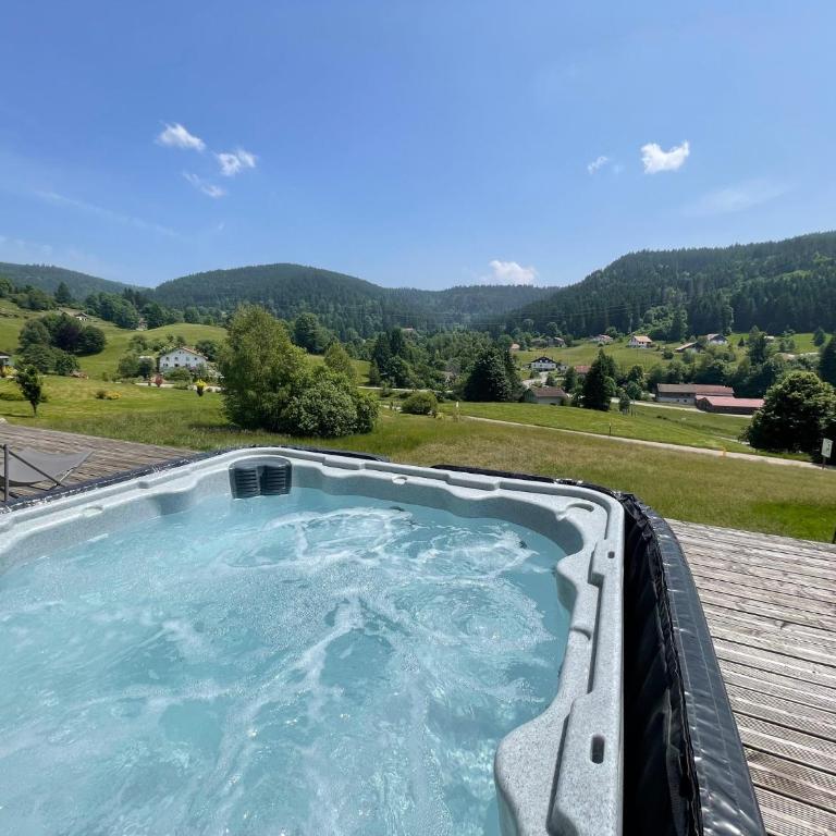 La Gouleote Spacieuse maison type chalet avec jacuzzi, sauna, pétanque - Chalet - 34