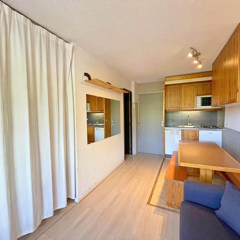 Studio avec coin chambre, balcon, cuisine équipée, pied des pistes - Les Ménuires - FR-1-452-262 - Studio - 13