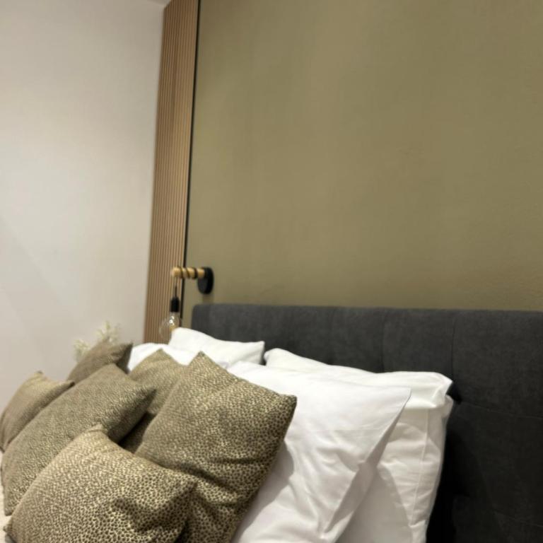 Beta Suite - Camera Matrimoniale con Bagno Privato - 11