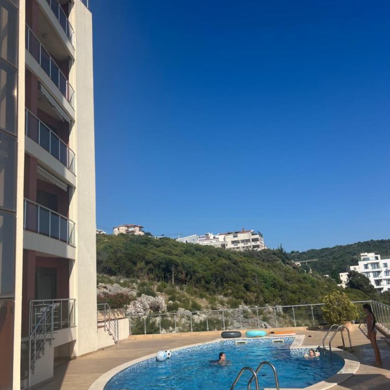 Modern Seaview Apartment with a Pool - One-Bedroom Apartment - 22