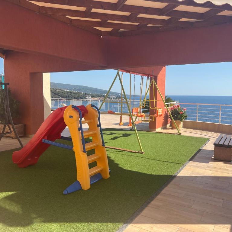 Modern Seaview Apartment with a Pool - One-Bedroom Apartment - 23
