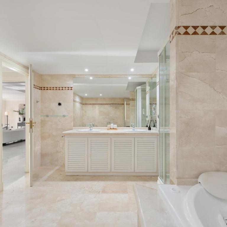 Luxury 3 bed apartment in Magna Marbella - Apartamento con vistas al mar - 17