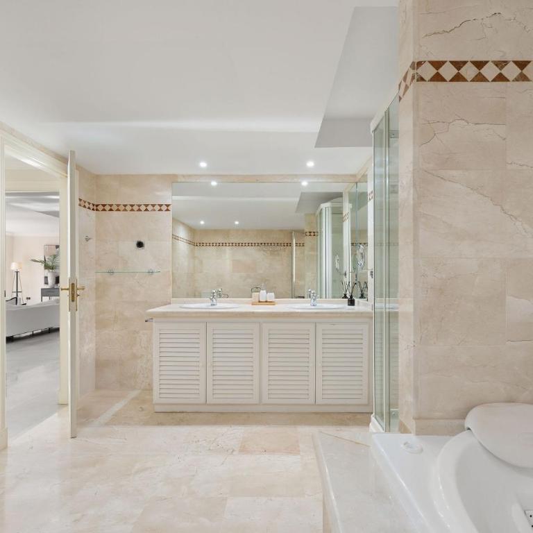 Luxury 3 bed apartment in Magna Marbella - Apartamento con vistas al mar - 19