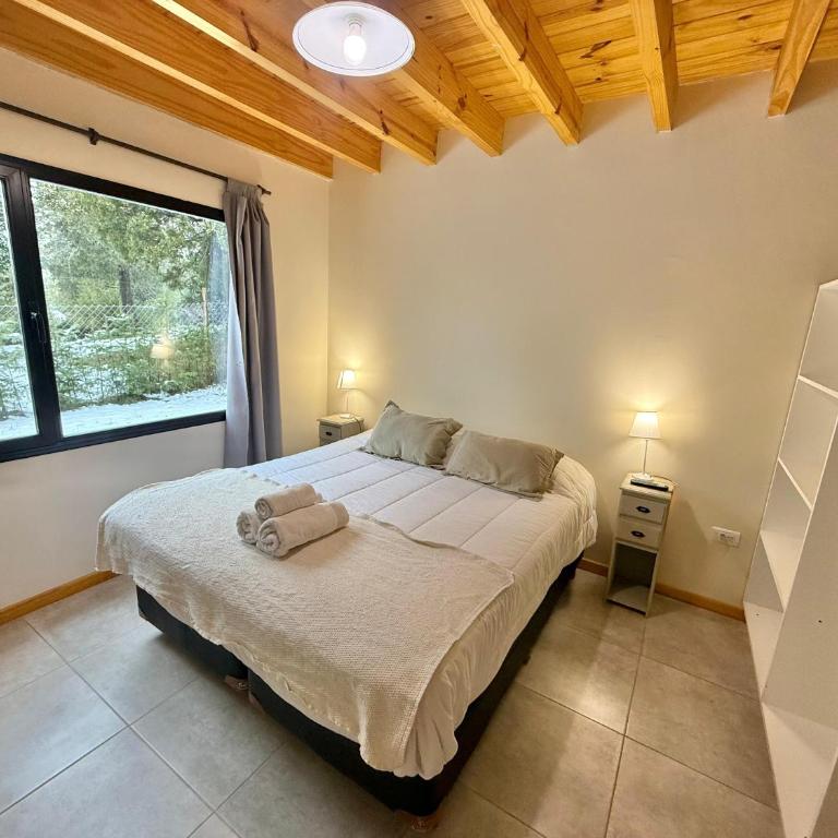 Casa de montaña By Los Amancays - Two-Bedroom Chalet with partial lake view - 9