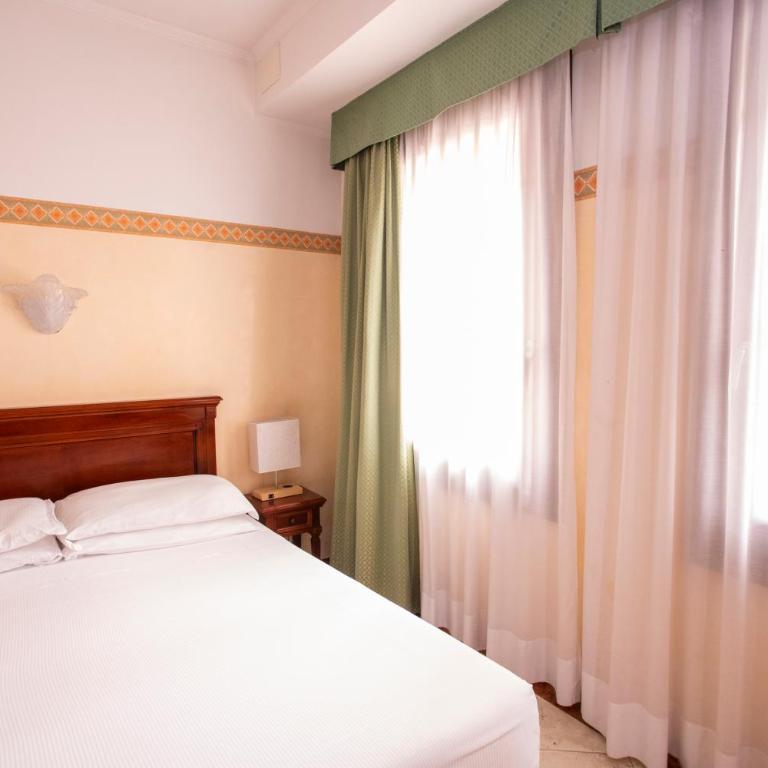 Hotel Russo Palace - Camera Matrimoniale Economy - 1