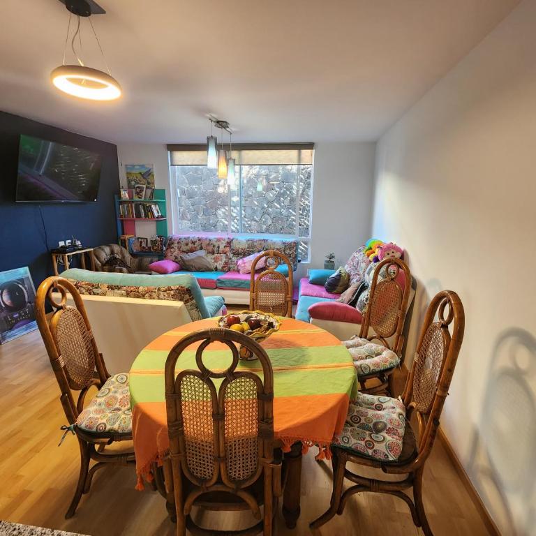 Suite Privada con Terraza y Baño, 5 min Six Flags - Deluxe Room (2 Adults + 1 Child) - 1