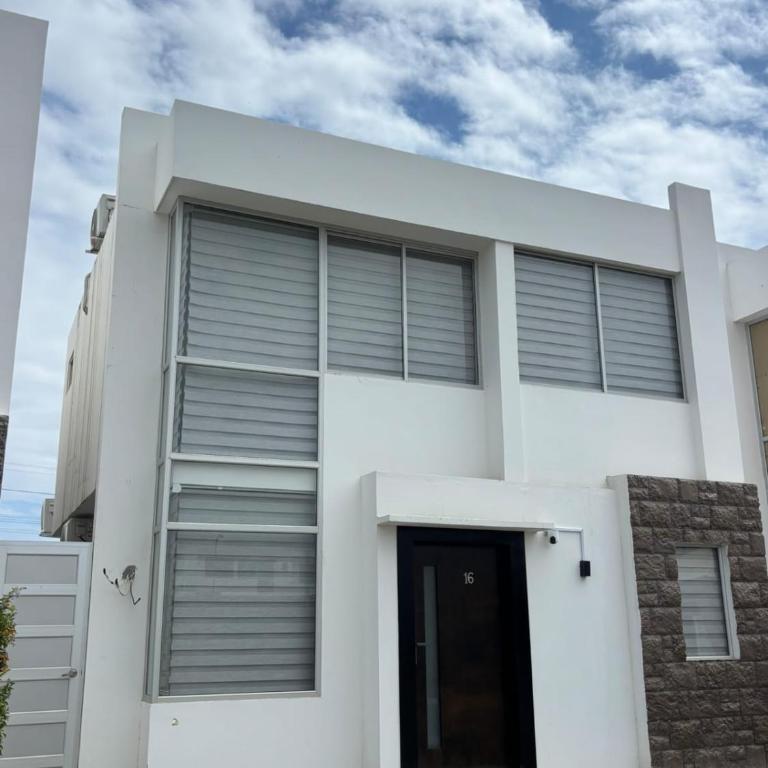Casa moderna en Urb privada Seguridad 24h manta jaramijo - Three-Bedroom Vacation Home - 34