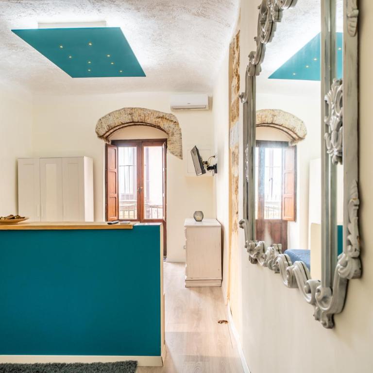 Historic soul apartment - Camera Queen con Balcone - 7