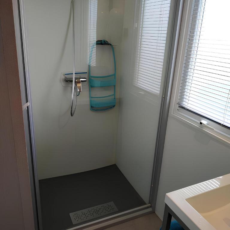 Du soleil, du repos dans notre mobil home - Three-Bedroom Bungalow - 4