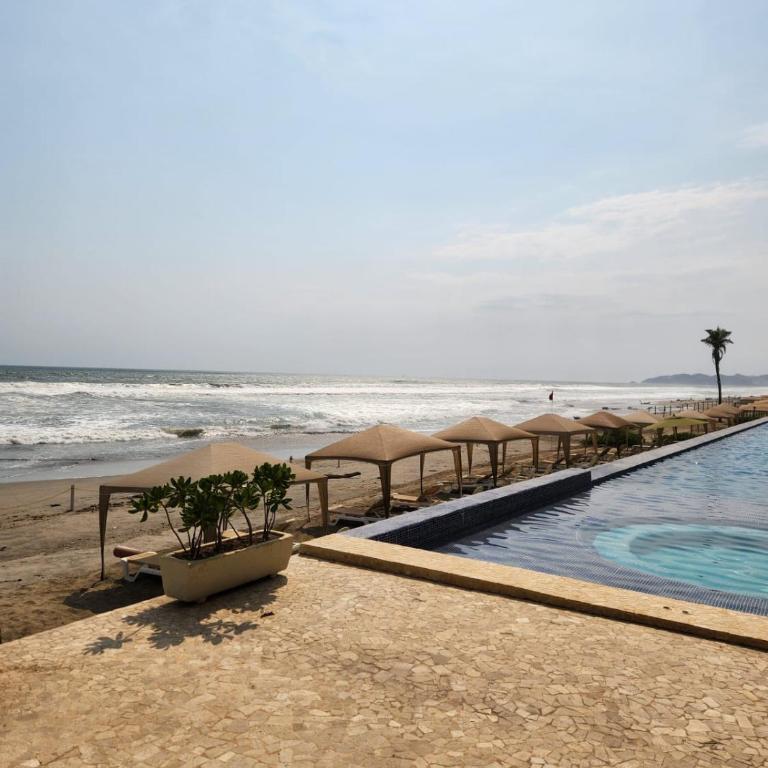 Ocean Front Luxe - Apartment - 11
