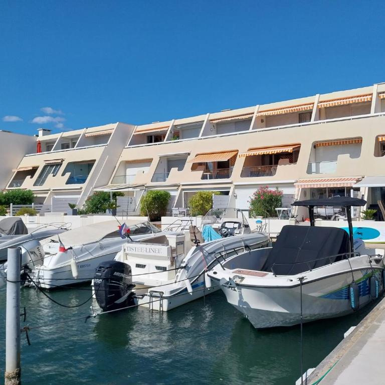 Le Ponton Privé YourHostHelper - One-Bedroom Apartment - 14