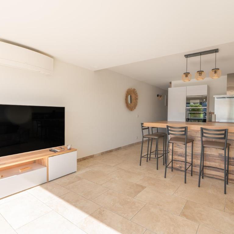 Le Ponton Privé YourHostHelper - One-Bedroom Apartment - 15