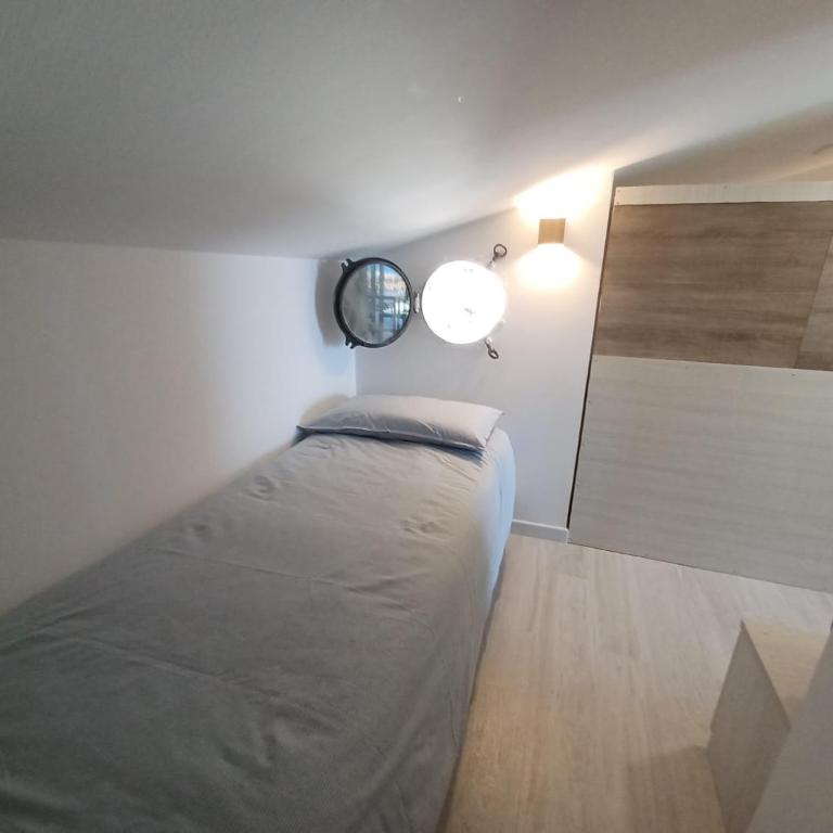 Villa Paolo attico appartamento loft matrimoniale piu singolo diviso da armadi,piu divano letto singolo - Estudio Deluxe - 4