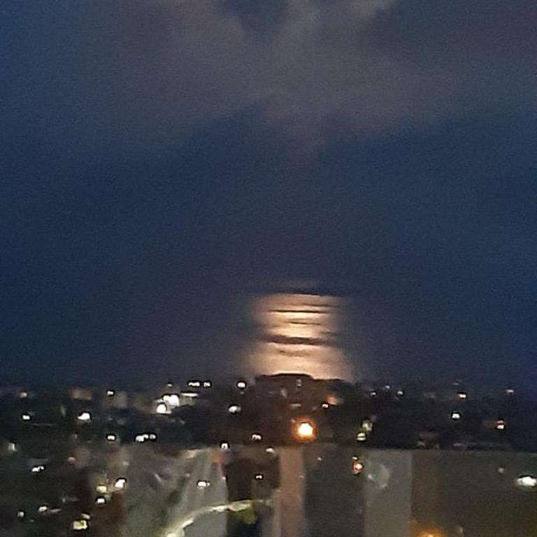 Villa Paolo attico appartamento loft matrimoniale piu singolo diviso da armadi,piu divano letto singolo - Estudio Deluxe - 3