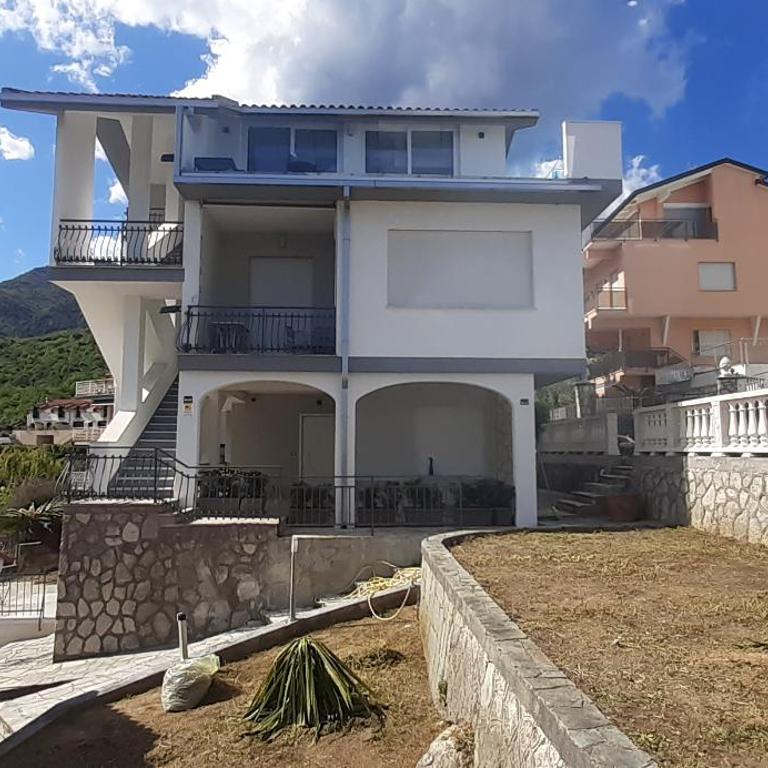 Villa Paolo attico appartamento loft matrimoniale piu singolo diviso da armadi,piu divano letto singolo - Estudio Deluxe - 10