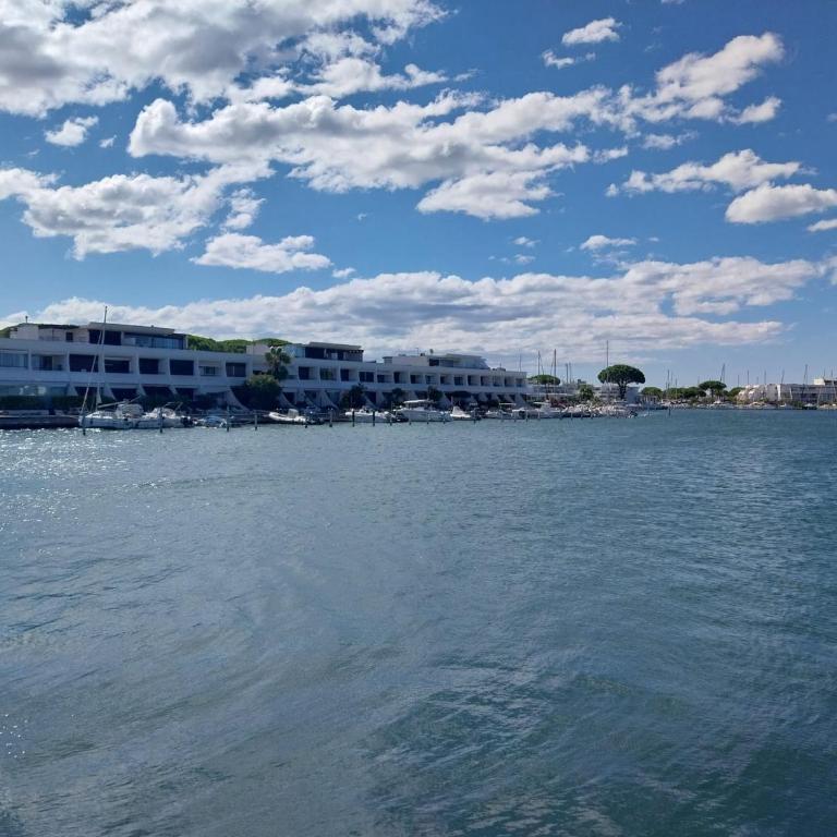 Le Ponton Privé YourHostHelper - One-Bedroom Apartment - 1
